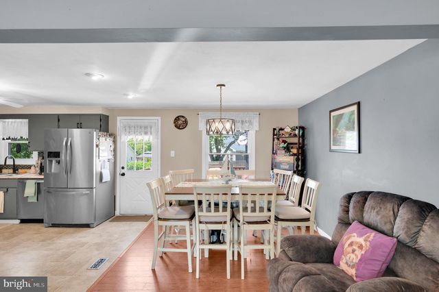 5 TILTON AVE, Toms River, NJ 08757