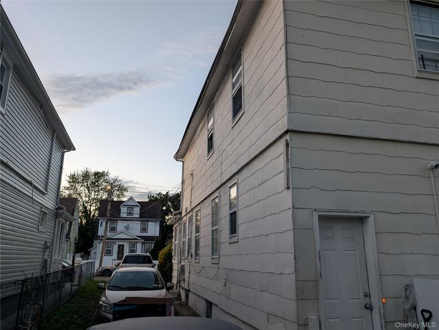 19122 113th Avenue, Saint Albans, NY 11412