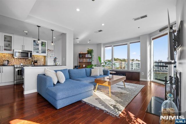 600 Harbor Boulevard 1121, Weehawken, NJ 07086