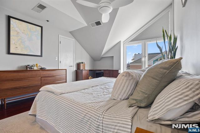 600 Harbor Boulevard 1121, Weehawken, NJ 07086