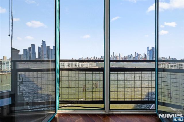 600 Harbor Boulevard 1121, Weehawken, NJ 07086