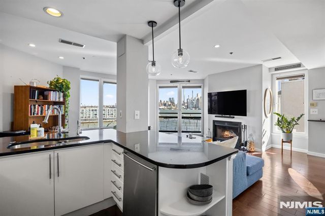 600 Harbor Boulevard 1121, Weehawken, NJ 07086