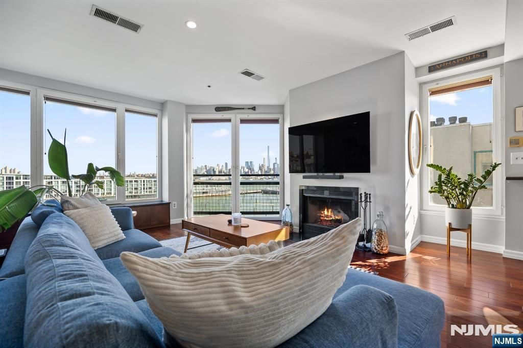 600 Harbor Boulevard 1121, Weehawken, NJ 07086