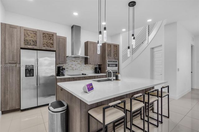 15540 NW 88th Ave, Miami Lakes, FL 33018