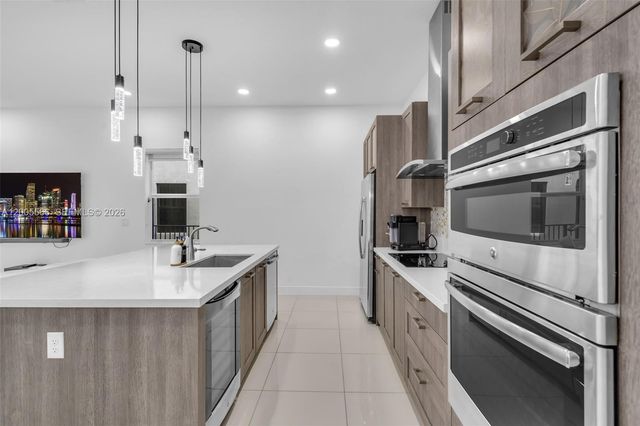 15540 NW 88th Ave, Miami Lakes, FL 33018
