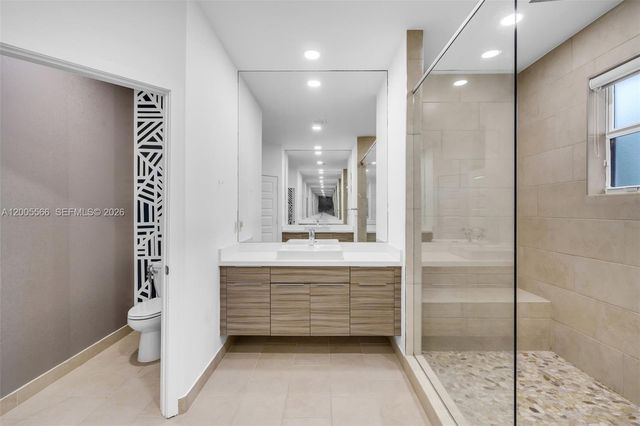 15540 NW 88th Ave, Miami Lakes, FL 33018