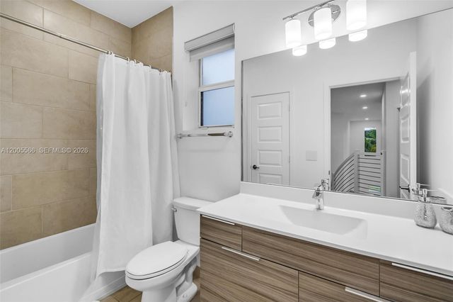 15540 NW 88th Ave, Miami Lakes, FL 33018