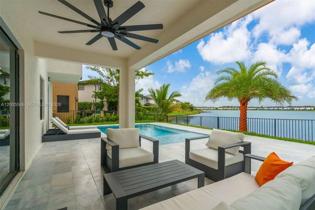 15540 NW 88th Ave, Miami Lakes, FL 33018