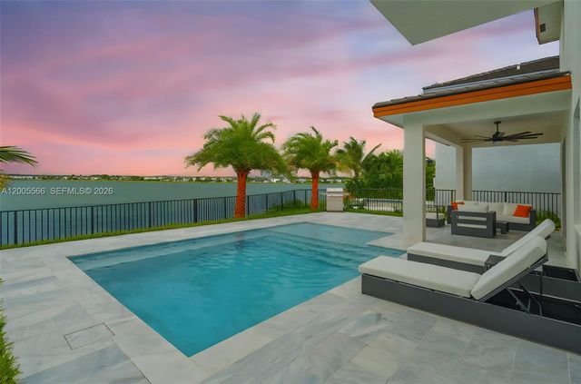 15540 NW 88th Ave, Miami Lakes, FL 33018