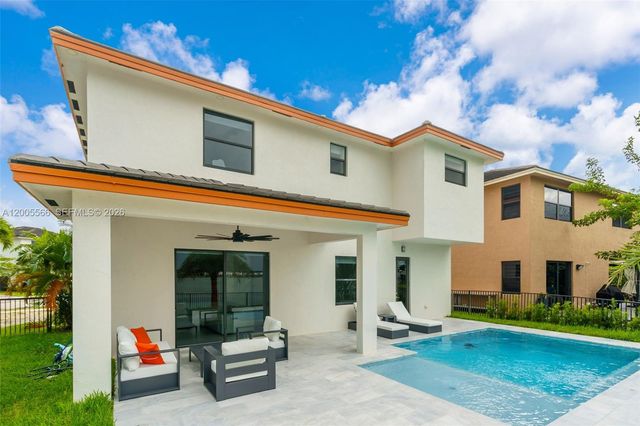 15540 NW 88th Ave, Miami Lakes, FL 33018