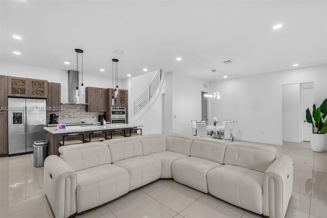 15540 NW 88th Ave, Miami Lakes, FL 33018