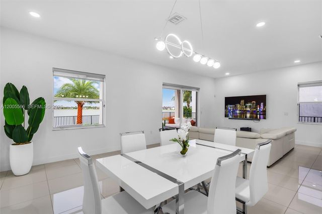 15540 NW 88th Ave, Miami Lakes, FL 33018
