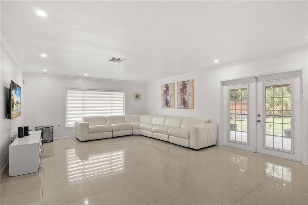 Image 2 of property listing at 8607 SANDBERRY BOULEVARD, Orlando, FL 32819