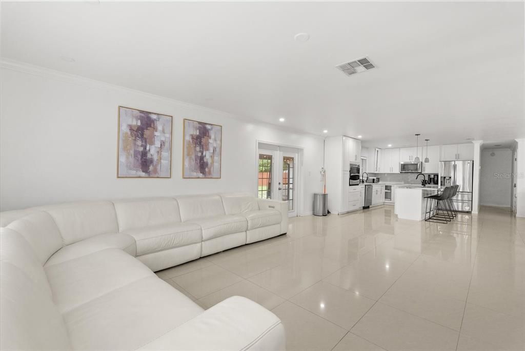 Image 4 of property listing at 8607 SANDBERRY BOULEVARD, Orlando, FL 32819