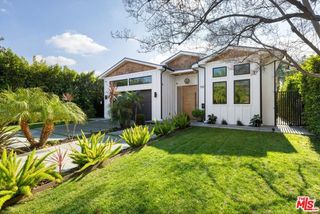 15030 Hartsook Street, Sherman Oaks, CA 91403