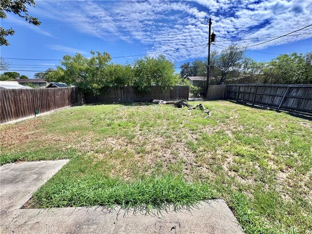 1218 Whitaker Dr, Corpus Christi, TX 78412