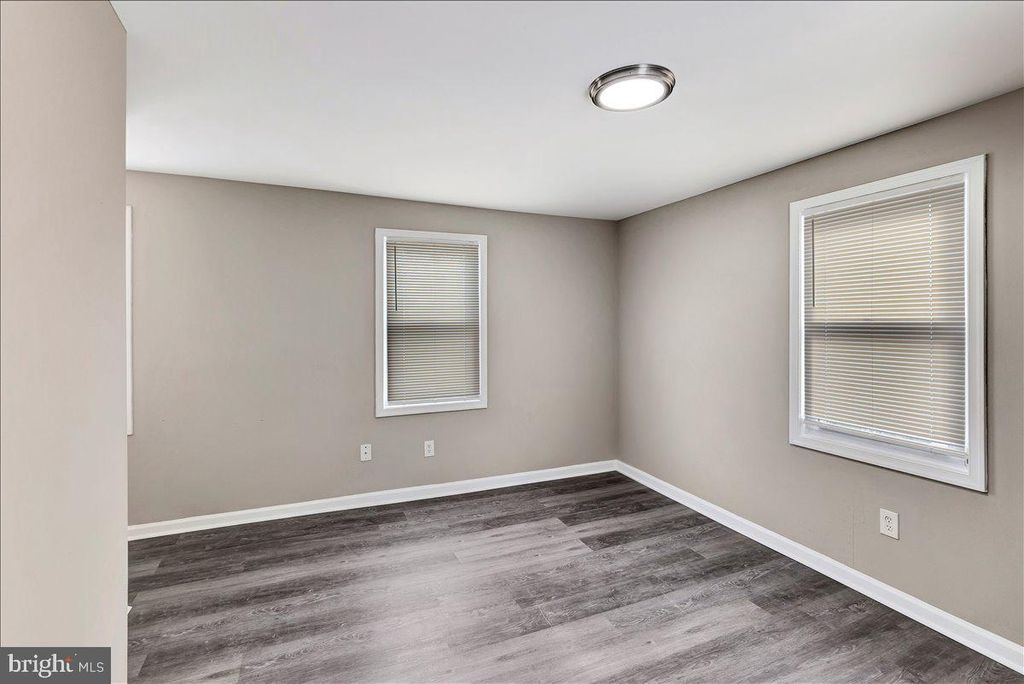 Image 10 of property listing at 5728 GOVANE AVE, Baltimore, MD 21212