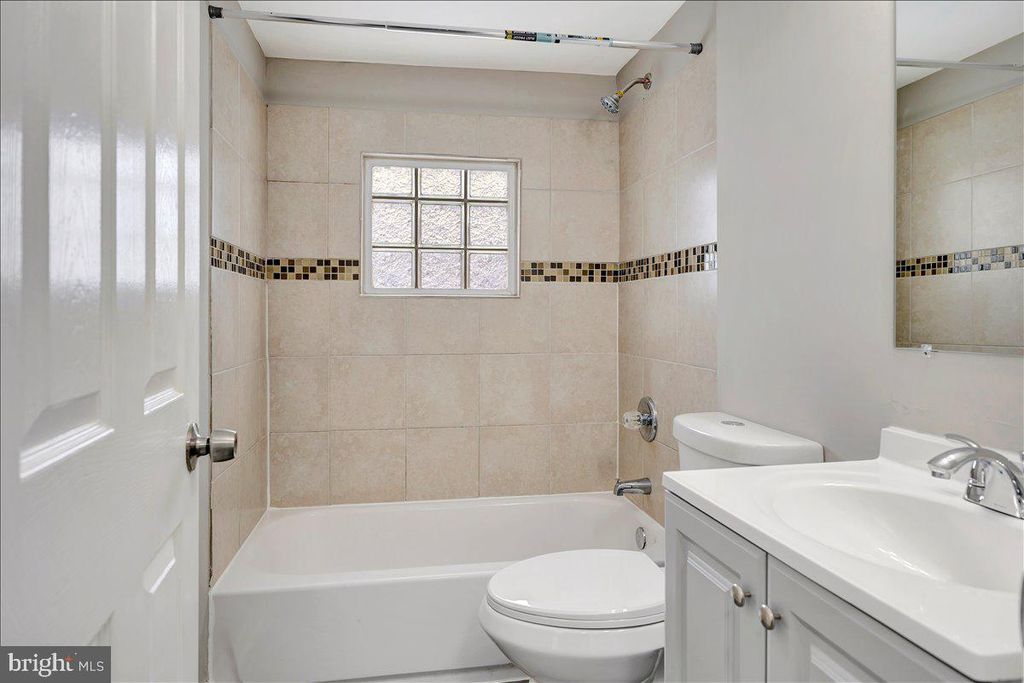 Image 16 of property listing at 5728 GOVANE AVE, Baltimore, MD 21212