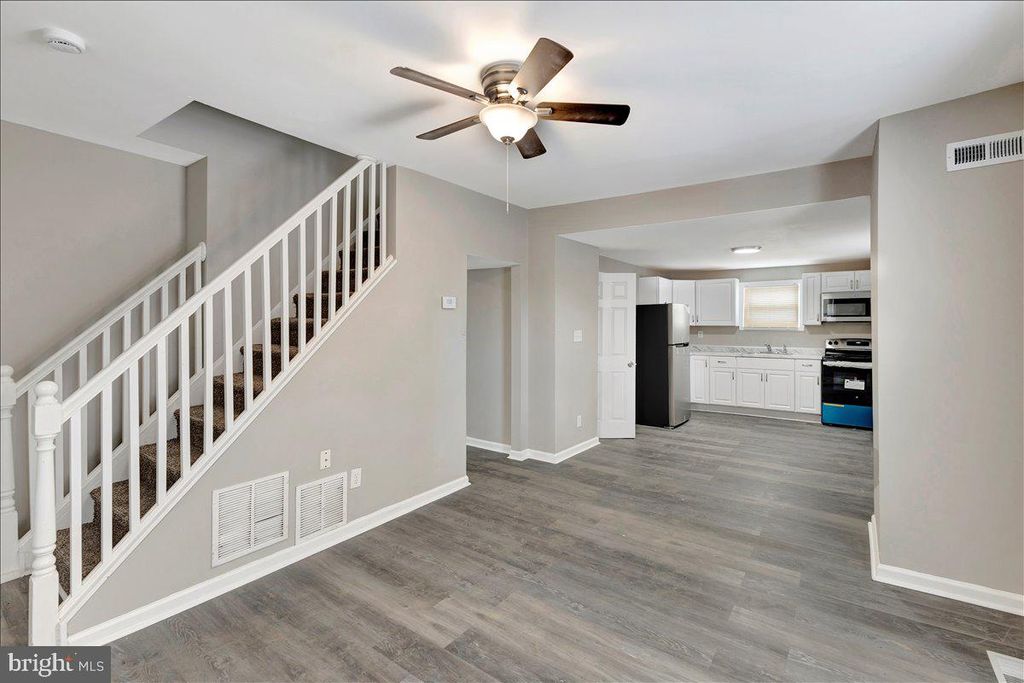 Image 3 of property listing at 5728 GOVANE AVE, Baltimore, MD 21212