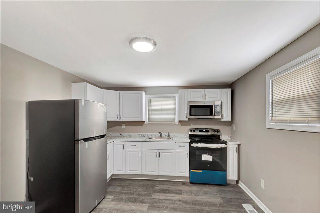 Image 4 of property listing at 5728 GOVANE AVE, Baltimore, MD 21212