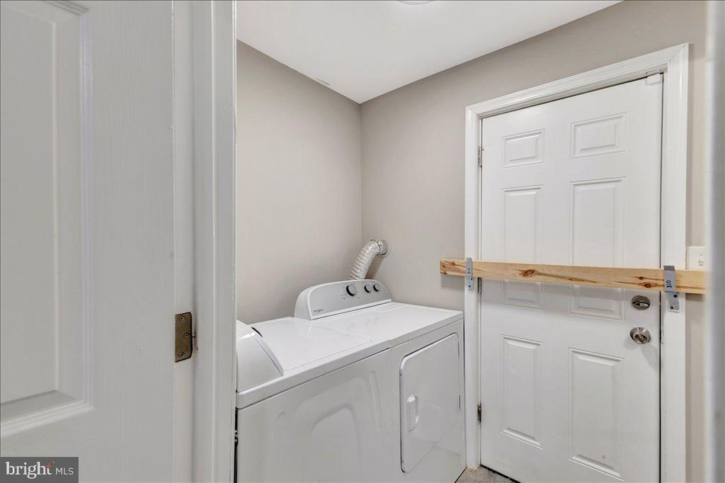 Image 7 of property listing at 5728 GOVANE AVE, Baltimore, MD 21212