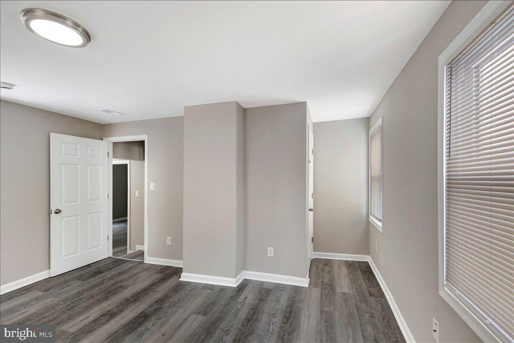 Image 8 of property listing at 5728 GOVANE AVE, Baltimore, MD 21212