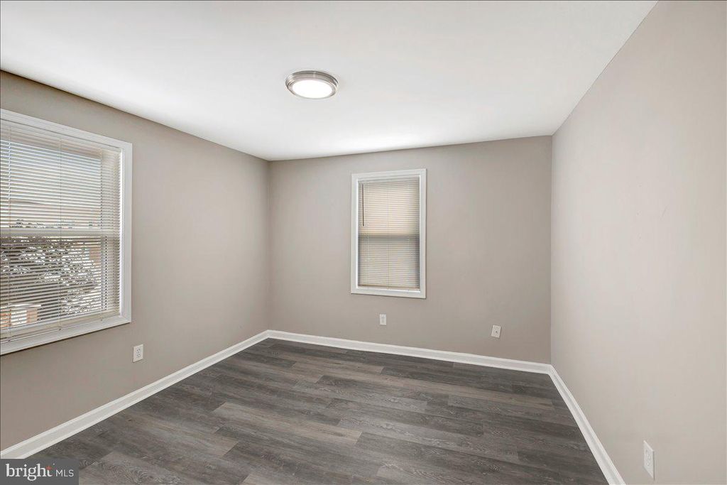 Image 9 of property listing at 5728 GOVANE AVE, Baltimore, MD 21212