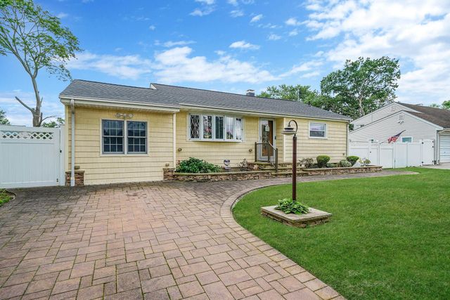 10 Harrison Street, Brentwood, NY 11717