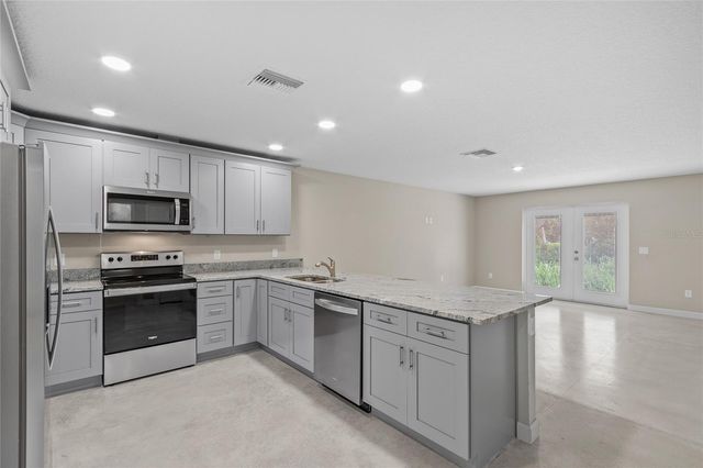 921 E CLIFFORD AVENUE, Eustis, FL 32726