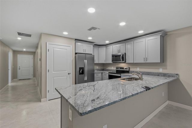 921 E CLIFFORD AVENUE, Eustis, FL 32726