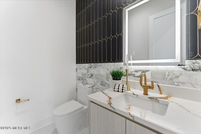 60 Baker Road, Livingston, NJ 07039