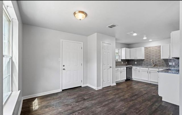 1851 Homeland Street, Dallas, TX 75212