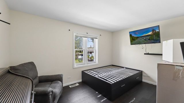 7901 Iroquois Court, Woodridge, IL 60517