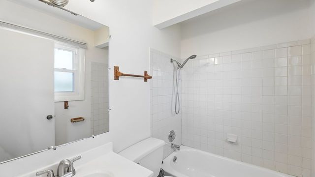 7901 Iroquois Court, Woodridge, IL 60517
