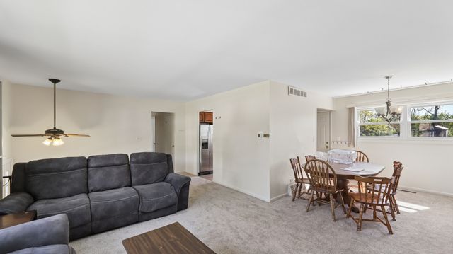 7901 Iroquois Court, Woodridge, IL 60517