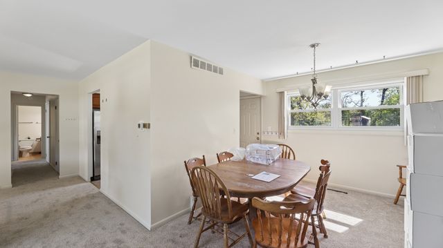 7901 Iroquois Court, Woodridge, IL 60517