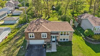 7901 Iroquois Court, Woodridge, IL 60517