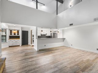 4526 Honey Locust Woods, San Antonio, TX 78249