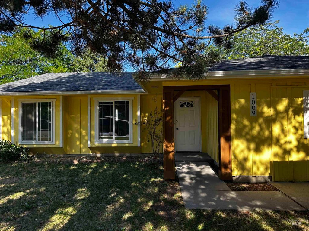1009 Poppy Dr, Nampa, ID 83686