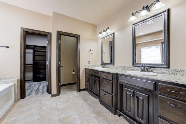 917 WB Meyer Parkway, Edmond, OK 73025