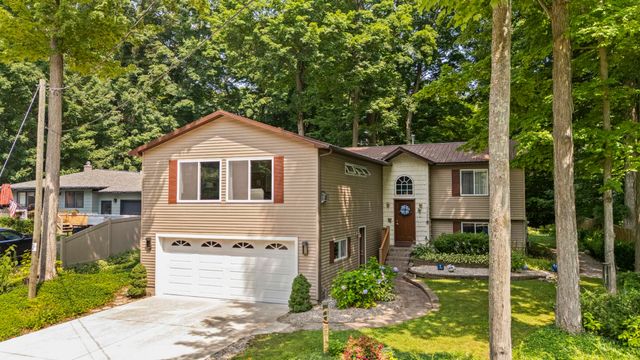 3855 White Birch Drive, Grawn, MI 49637