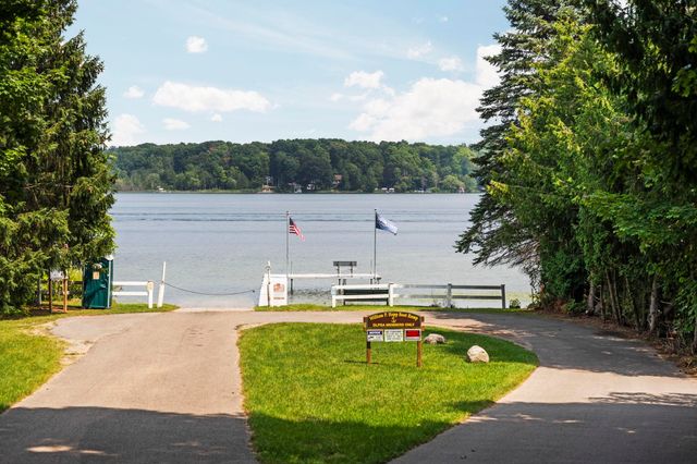 3855 White Birch Drive, Grawn, MI 49637