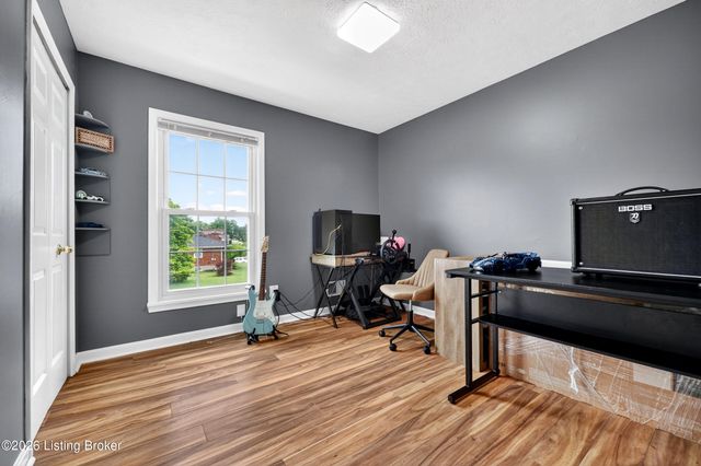 8619 Michael Ray Dr, Louisville, KY 40219
