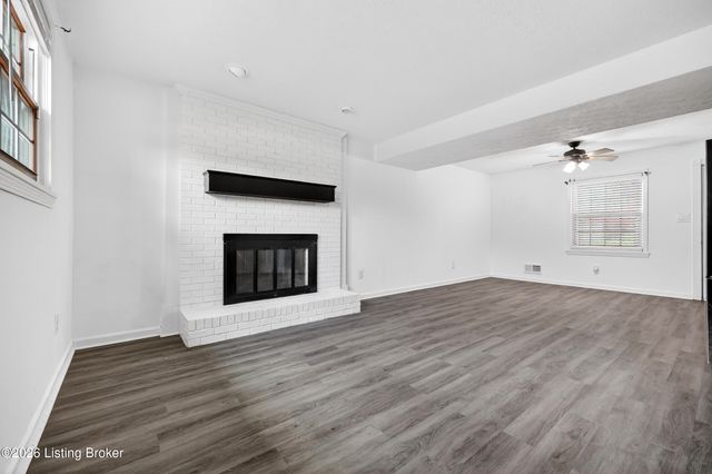 8619 Michael Ray Dr, Louisville, KY 40219