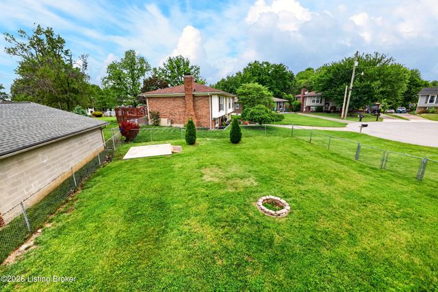 8619 Michael Ray Dr, Louisville, KY 40219