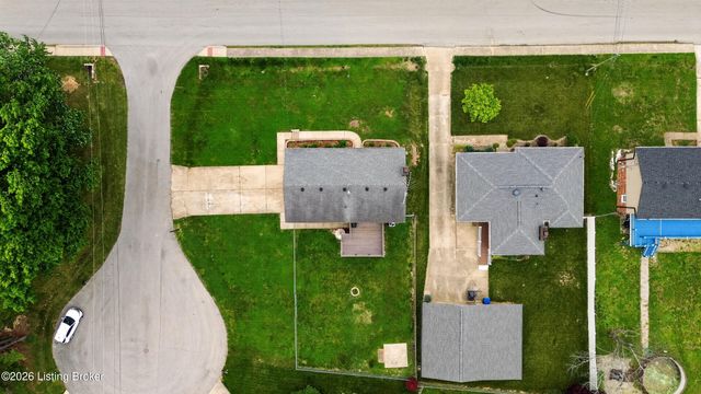 8619 Michael Ray Dr, Louisville, KY 40219