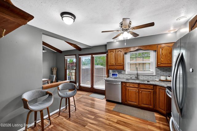 8619 Michael Ray Dr, Louisville, KY 40219