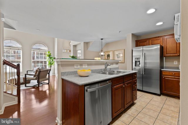 5105 DONOVAN DR, Alexandria, VA 22304