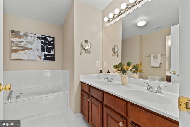 5105 DONOVAN DR, Alexandria, VA 22304