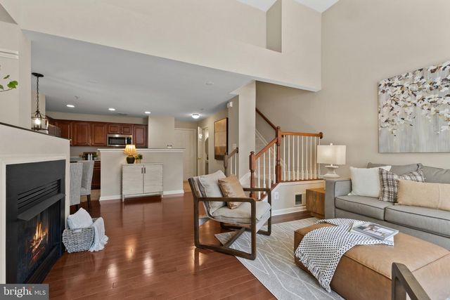 5105 DONOVAN DR, Alexandria, VA 22304